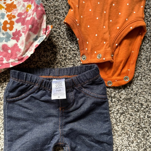 Carter’s outfit set - Picture 2 of 4